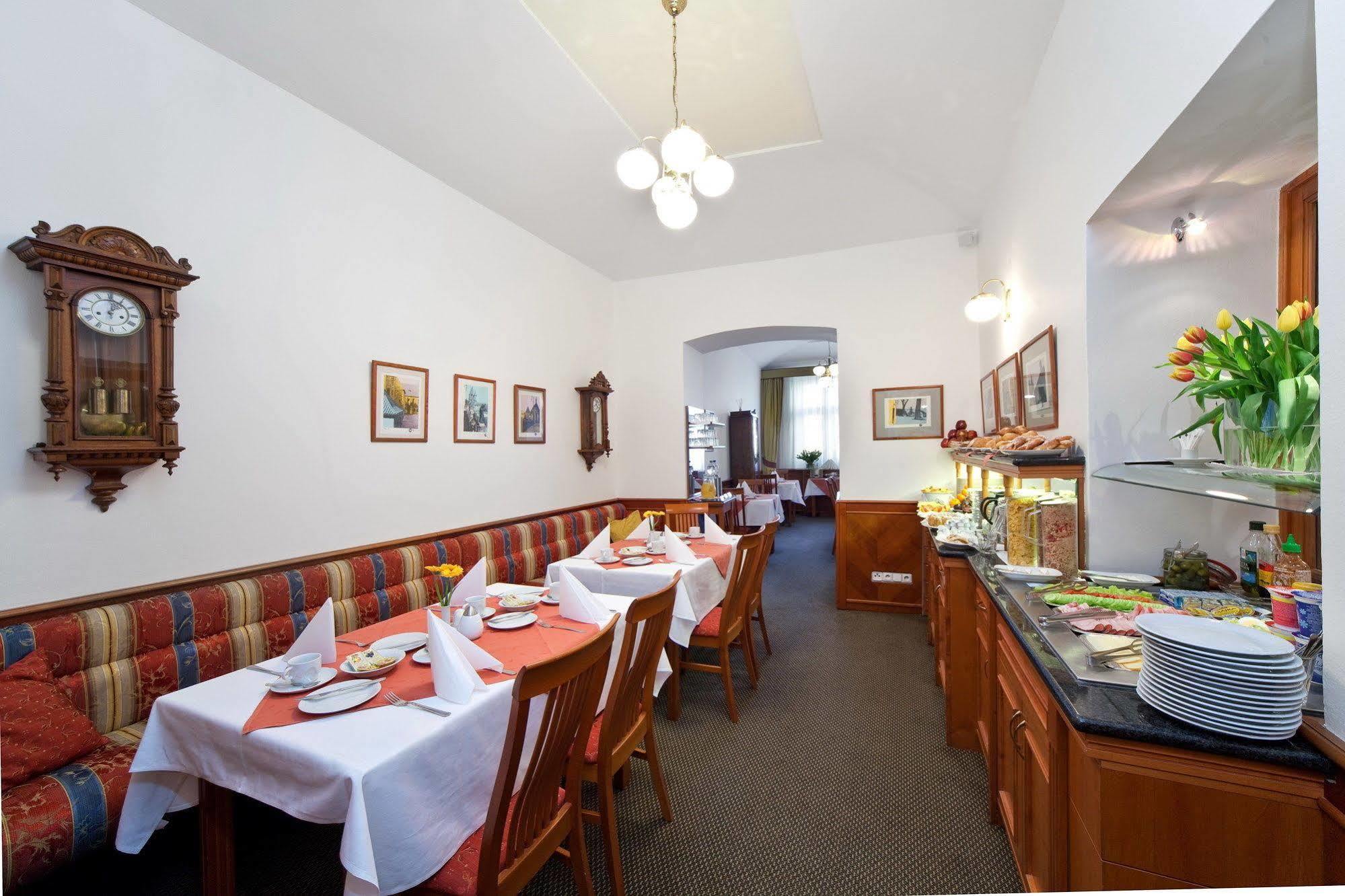 Boutique Hotel 16 Прага Экстерьер фото